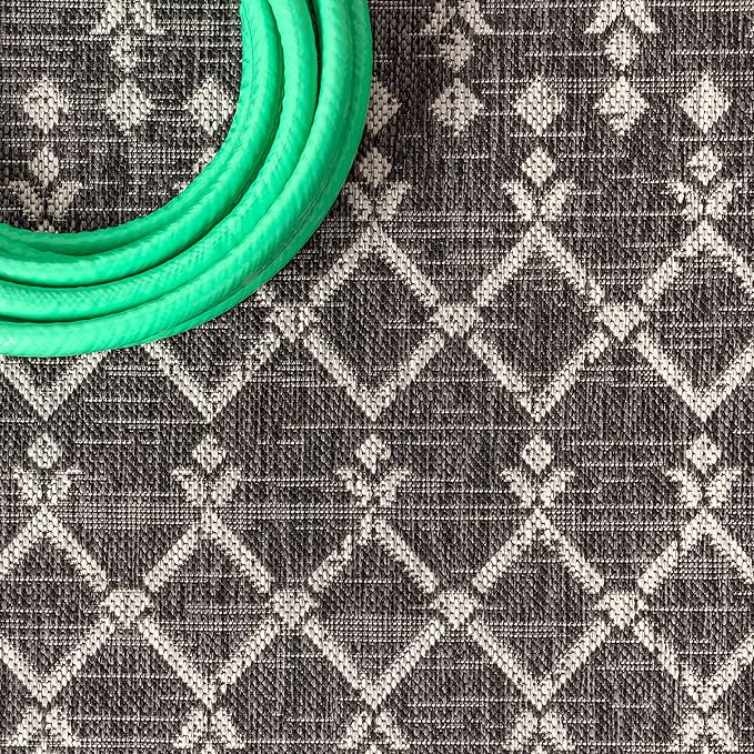 JONATHAN Y Moroccan Geometric Indoor Outdoor Round Area Rug 5 Ft Black/Gray, Ourika Textured Weave for Backyard, Patio, Porch, Easy-Cleaning, High Traffic, Pet-Friendly, Non-Shedding (SMB108F-5R)