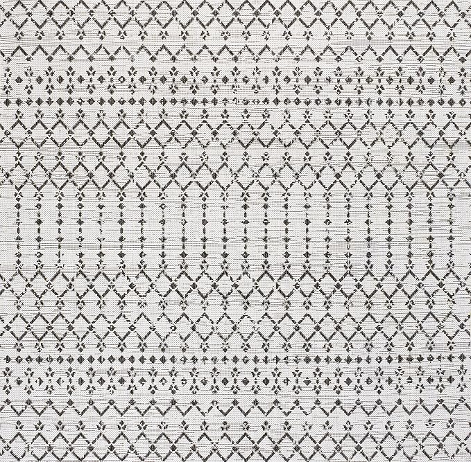 JONATHAN Y Moroccan Geometric Indoor Outdoor Square Area Rug 4X4 Cream/Black, Ourika Textured Weave for Backyard, Patio, Porch, Easy-Cleaning, High Traffic, Pet-Friendly, Non-Shedding (SMB108I-4SQ)