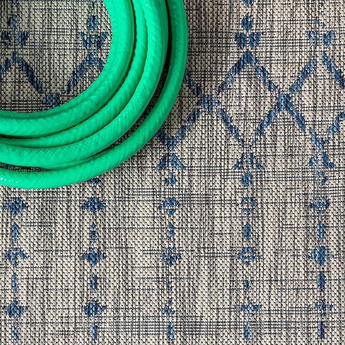 JONATHAN Y Moroccan Geometric Indoor Outdoor Square Area Rug 5X5 Light Gray/Navy, Ourika Textured Weave for Backyard, Patio, Porch, Easy-Cleaning, High Traffic, Pet-Friendly, Non-Shedding SMB108A-5SQ